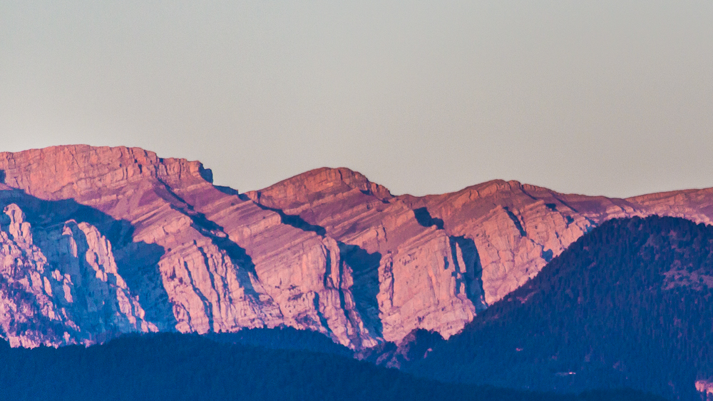 Lumière matinale sur les montagnes