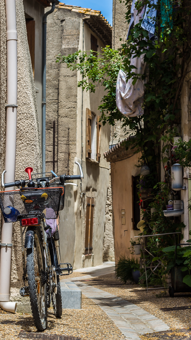 Rue typique de Peyriac de mer