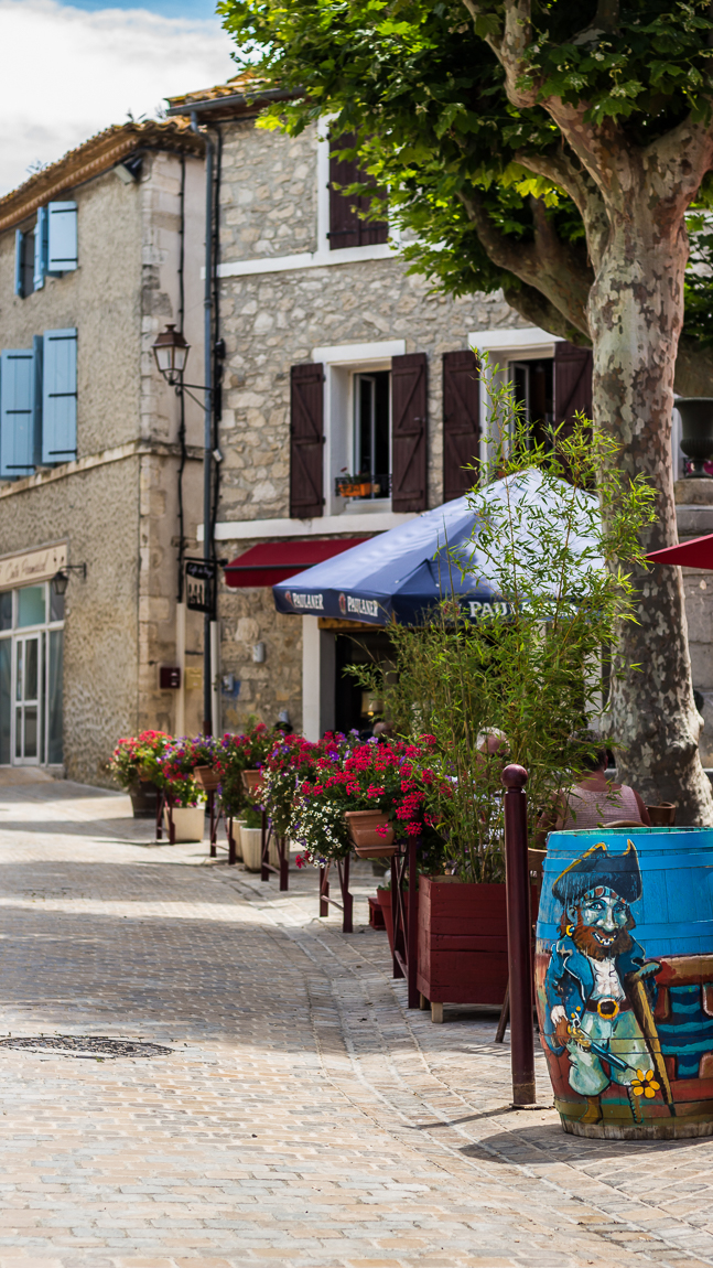 Rue pavée à Peyriac de mer