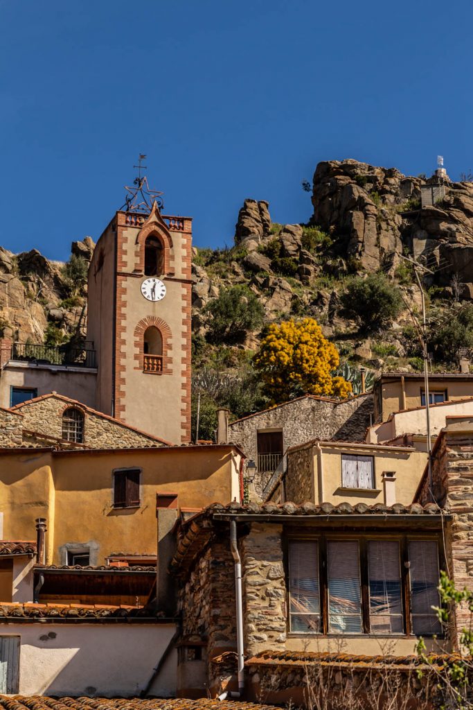 Le village ensoleillé de Rodès