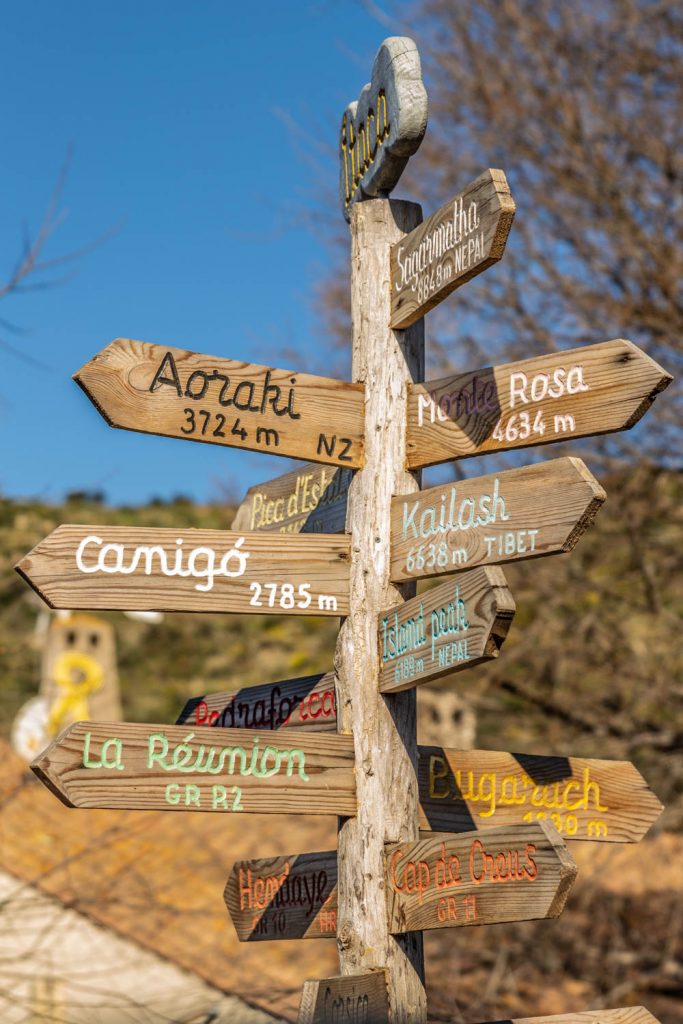 Panneaux directionnels à Rodès