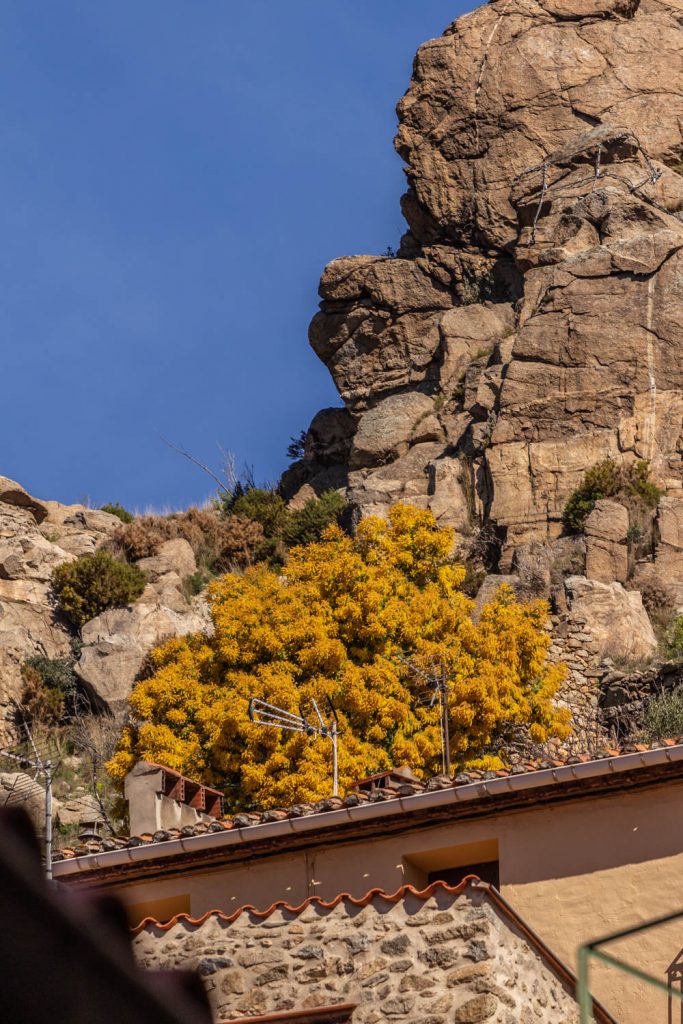 Le joli village de Rodès dans les Pyrénées Orientales